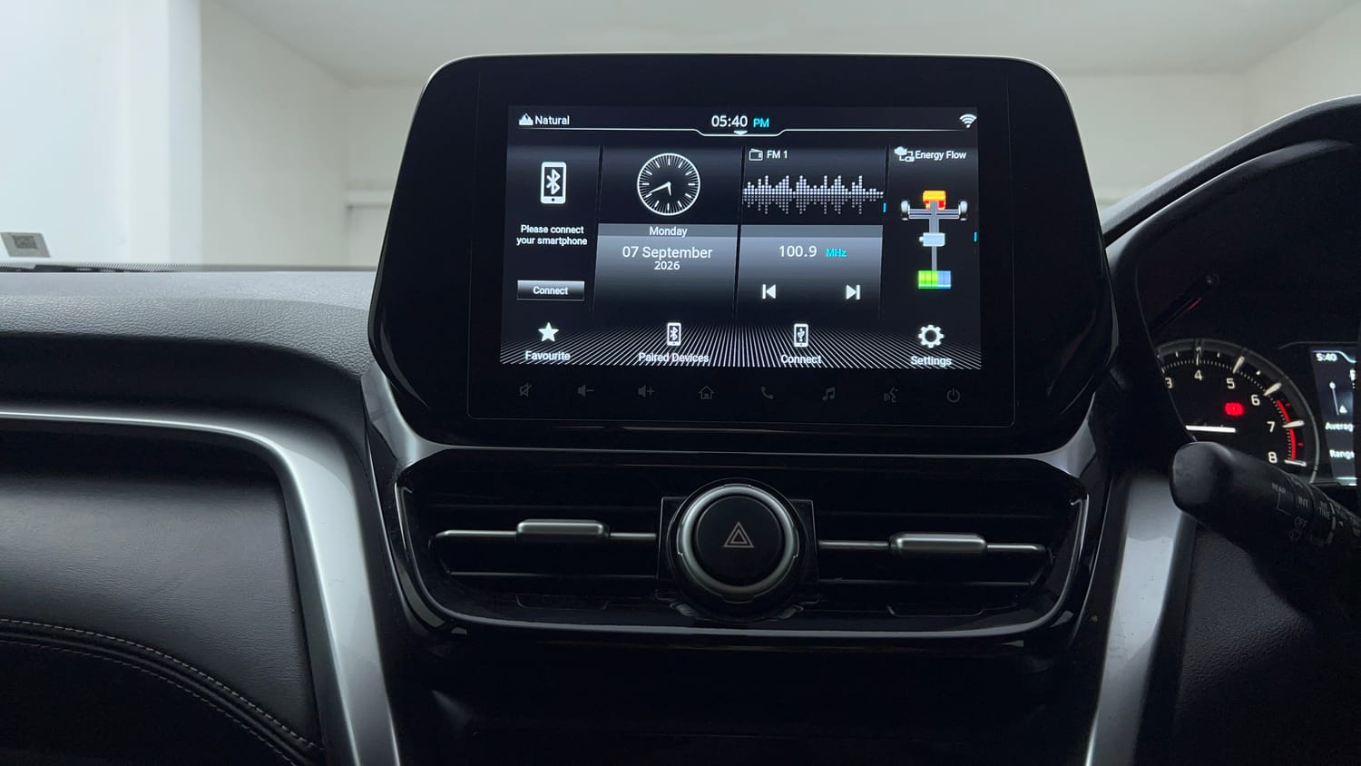 Used 2024 Toyota Urban Cruiser Hyryder G AT NeoDrive Petrol Automatic top_features Integrated (in-dash) music system