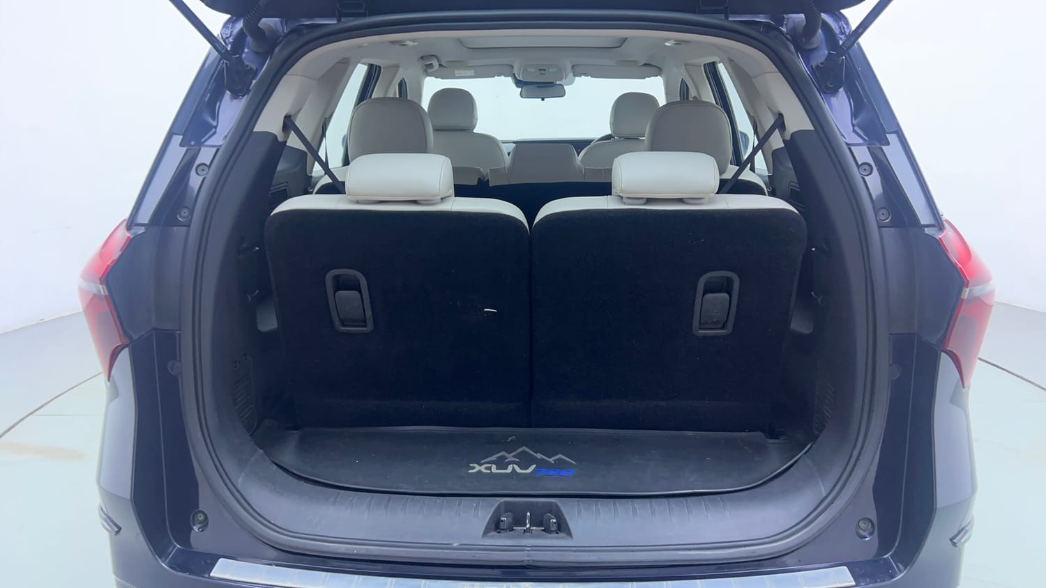 Used 2021 Mahindra XUV700 AX 7 Petrol AT Luxury Pack 7 STR Petrol Automatic interior DICKY INSIDE VIEW