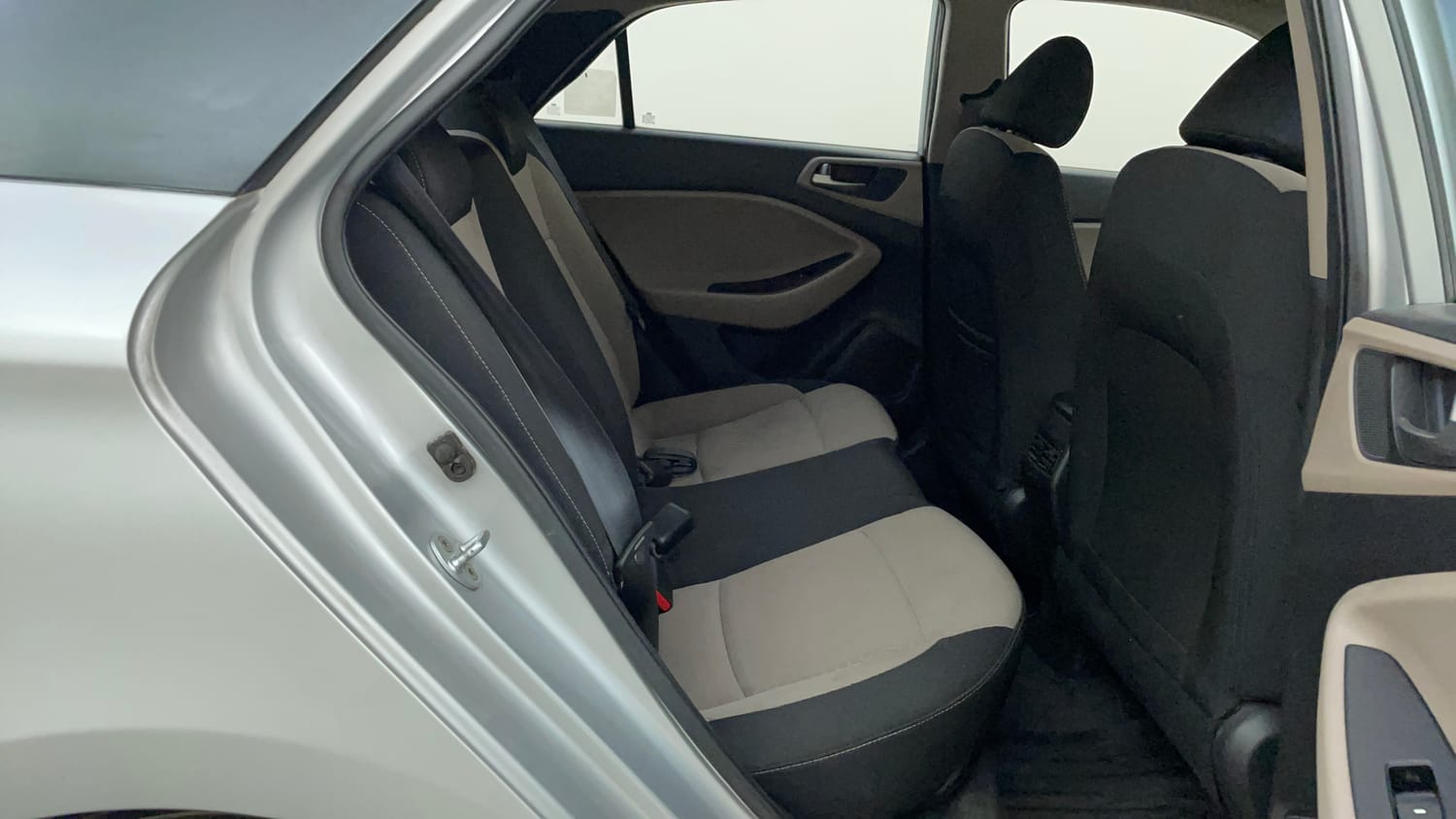 Used 2015 Hyundai Elite i20 Sportz 1.2 (O) Petrol Manual interior RIGHT SIDE REAR DOOR CABIN VIEW