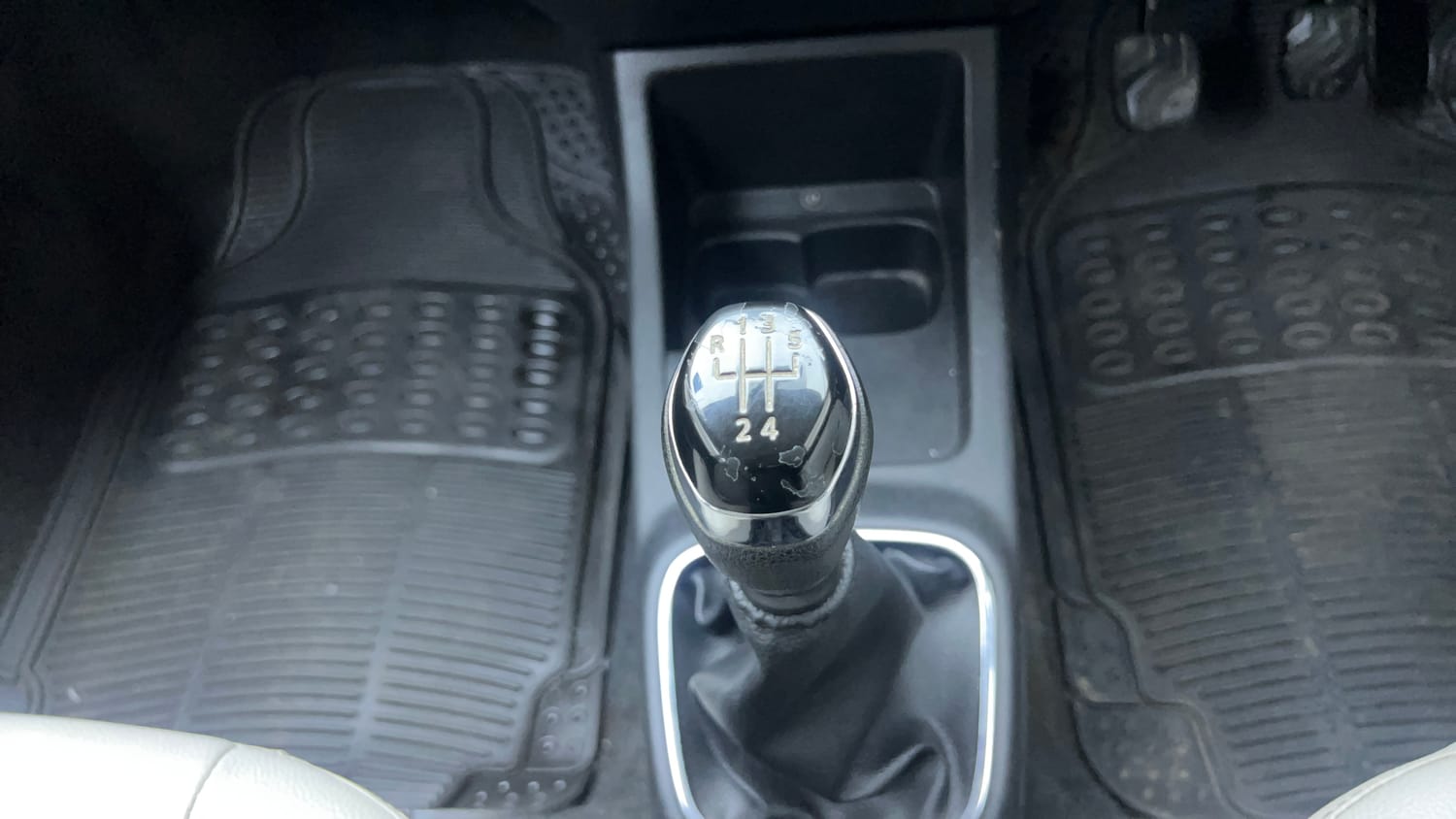 Used 2019 Renault Kwid RXT Opt Petrol Manual interior GEAR  KNOB VIEW