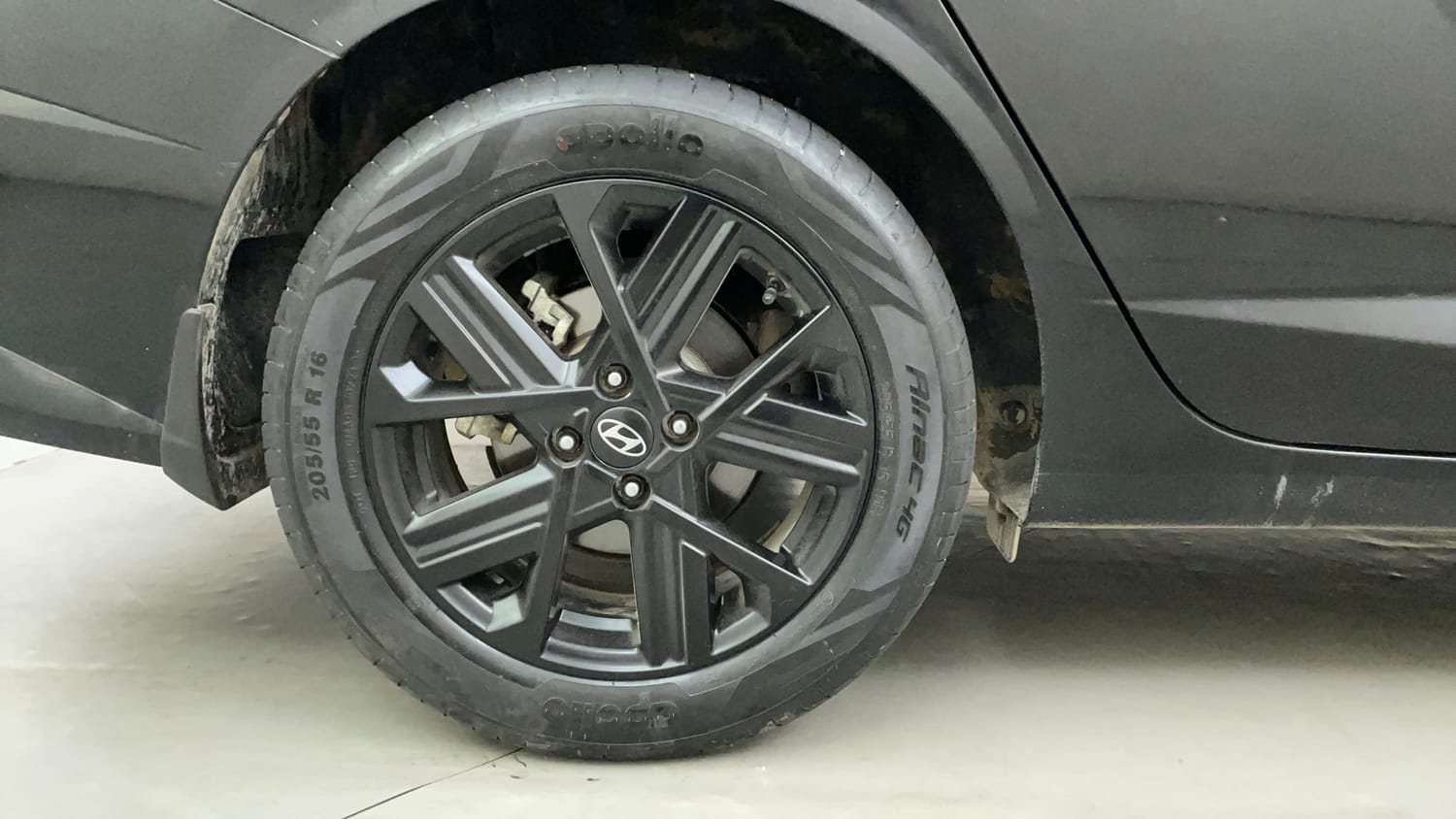 Used 2024 Hyundai Verna SX (O) 1.5 Turbo Petrol DCT Petrol Automatic tyres RIGHT REAR TYRE RIM VIEW