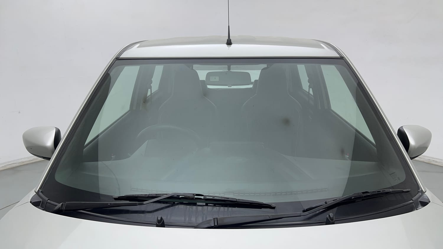 Used 2022 Maruti Suzuki Wagon R VXI 1.0 Petrol Manual exterior FRONT WINDSHIELD VIEW