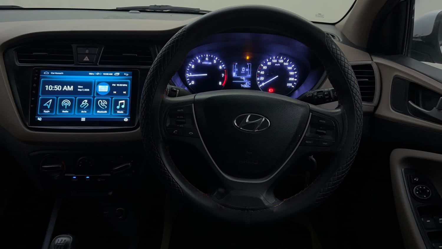 Used 2018 Hyundai Elite i20 Sportz 1.2 Petrol Manual top_features Steering mounted controls