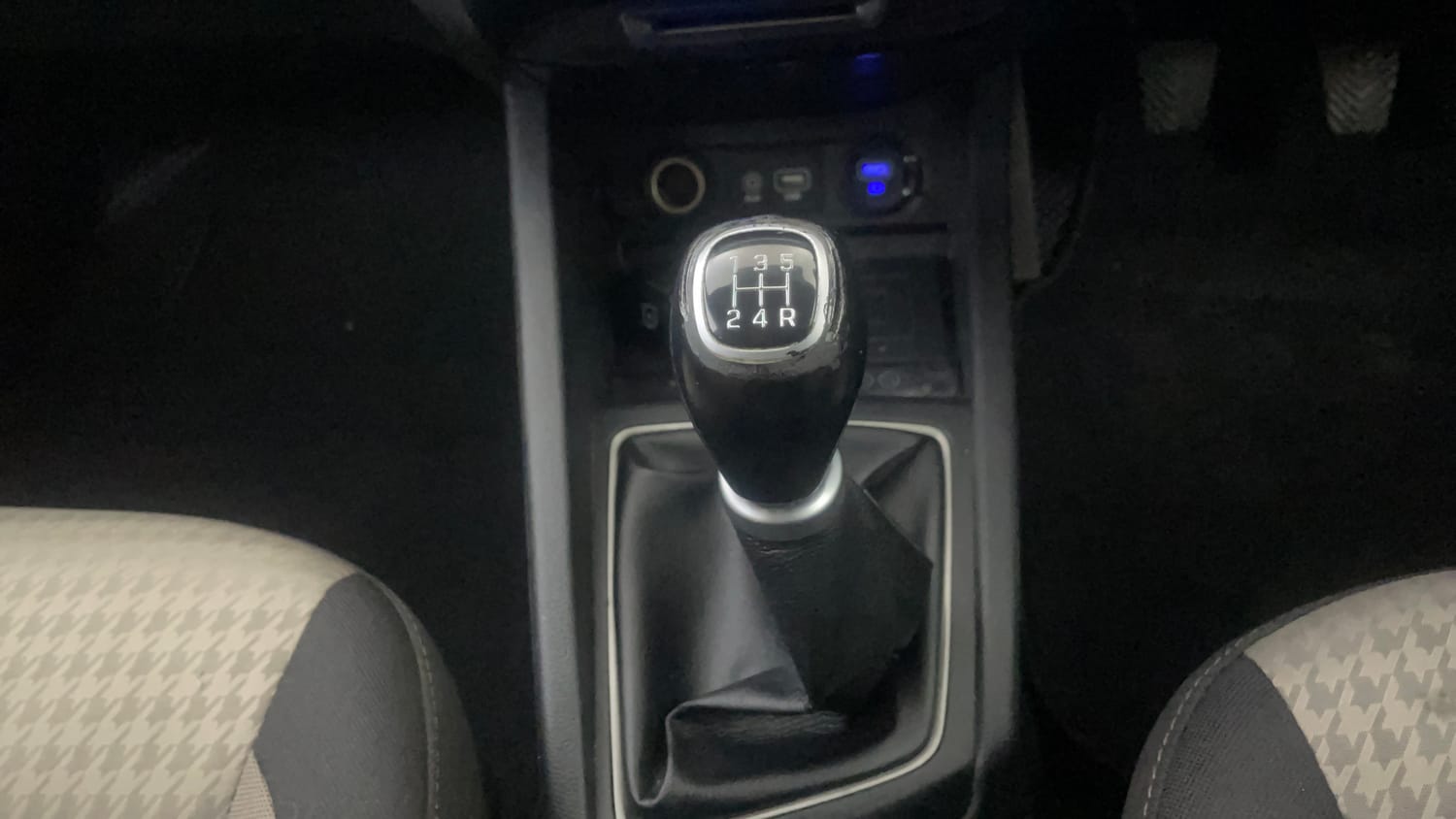 Used 2019 Hyundai Elite i20 Asta 1.2 (O) Petrol Manual interior GEAR  KNOB VIEW