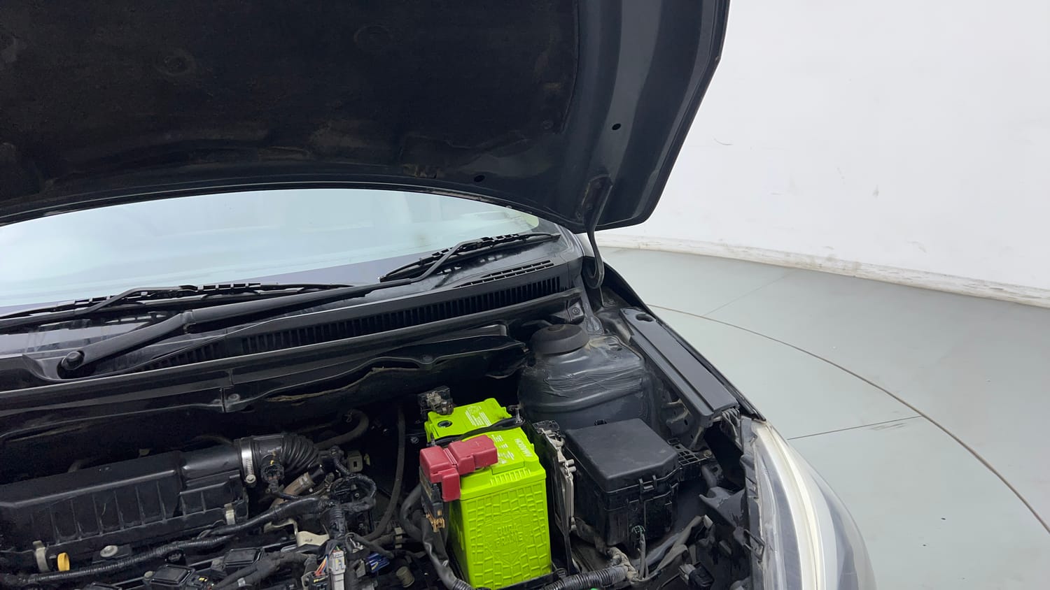 Used 2020 Maruti Suzuki Ciaz Alpha 1.5 AT Petrol Automatic engine ENGINE LEFT SIDE HINGE & APRON VIEW