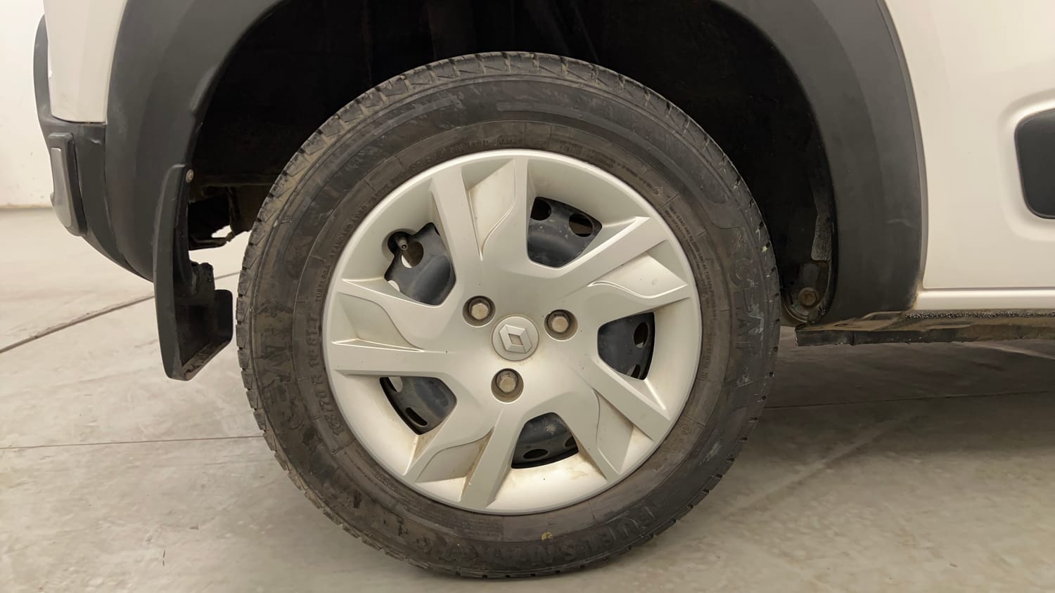 Used 2020 Renault Kwid RXL Petrol Manual tyres RIGHT REAR TYRE RIM VIEW