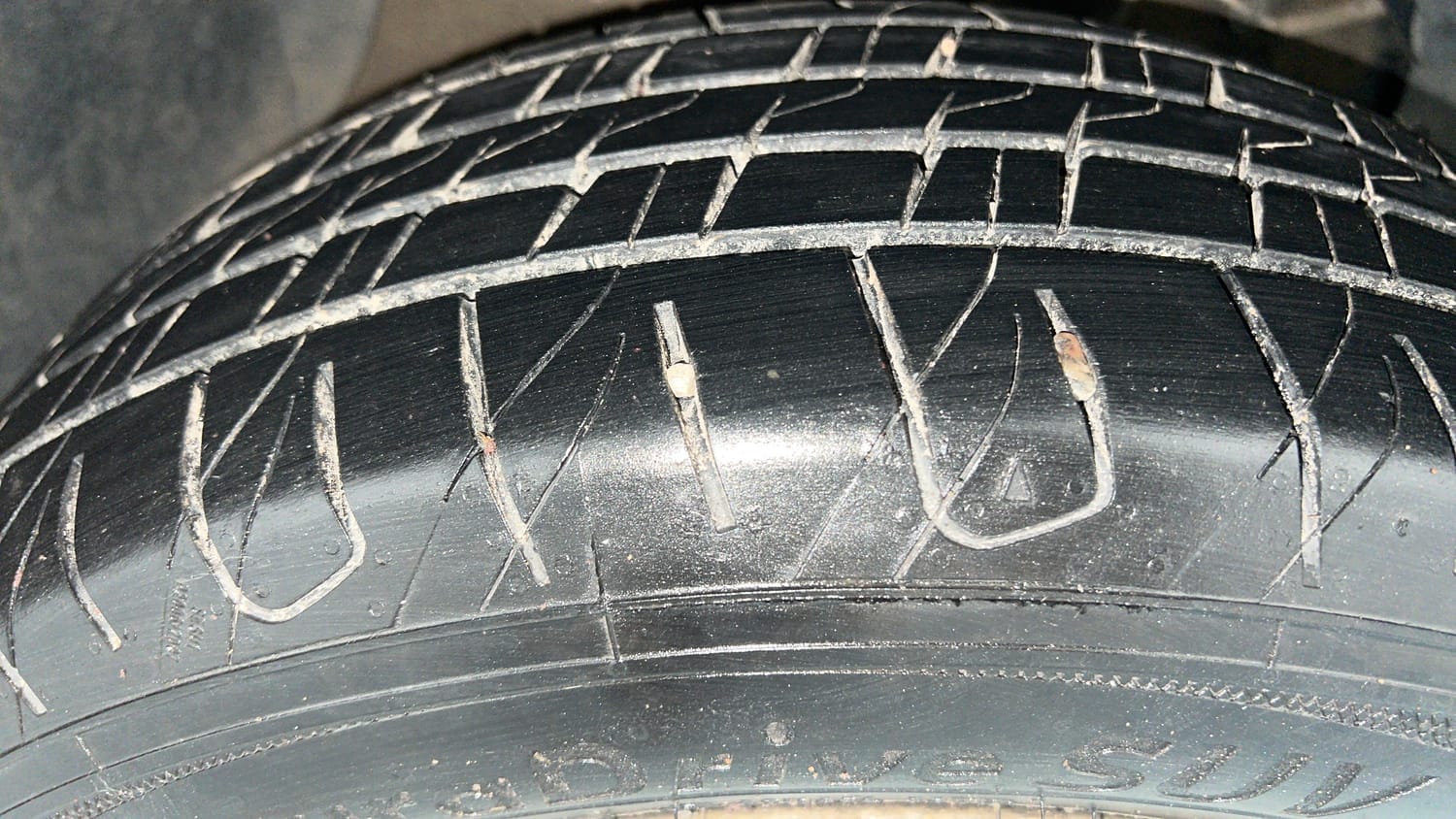 Used 2017 Maruti Suzuki Vitara Brezza LDi (O) Diesel Manual tyres RIGHT FRONT TYRE TREAD VIEW