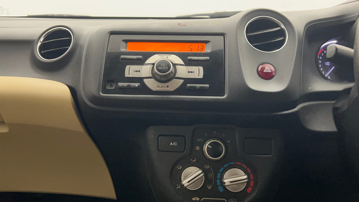 Used 2015 Honda Amaze 1.2 S i-VTEC Petrol Manual top_features Integrated (in-dash) music system