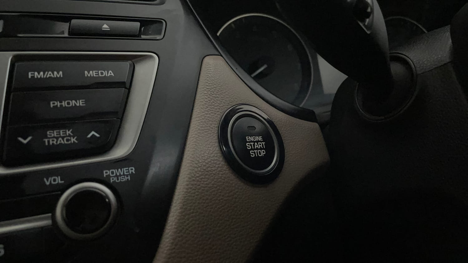 Used 2015 Hyundai Elite i20 Sportz 1.2 (O) Petrol Manual top_features Keyless start