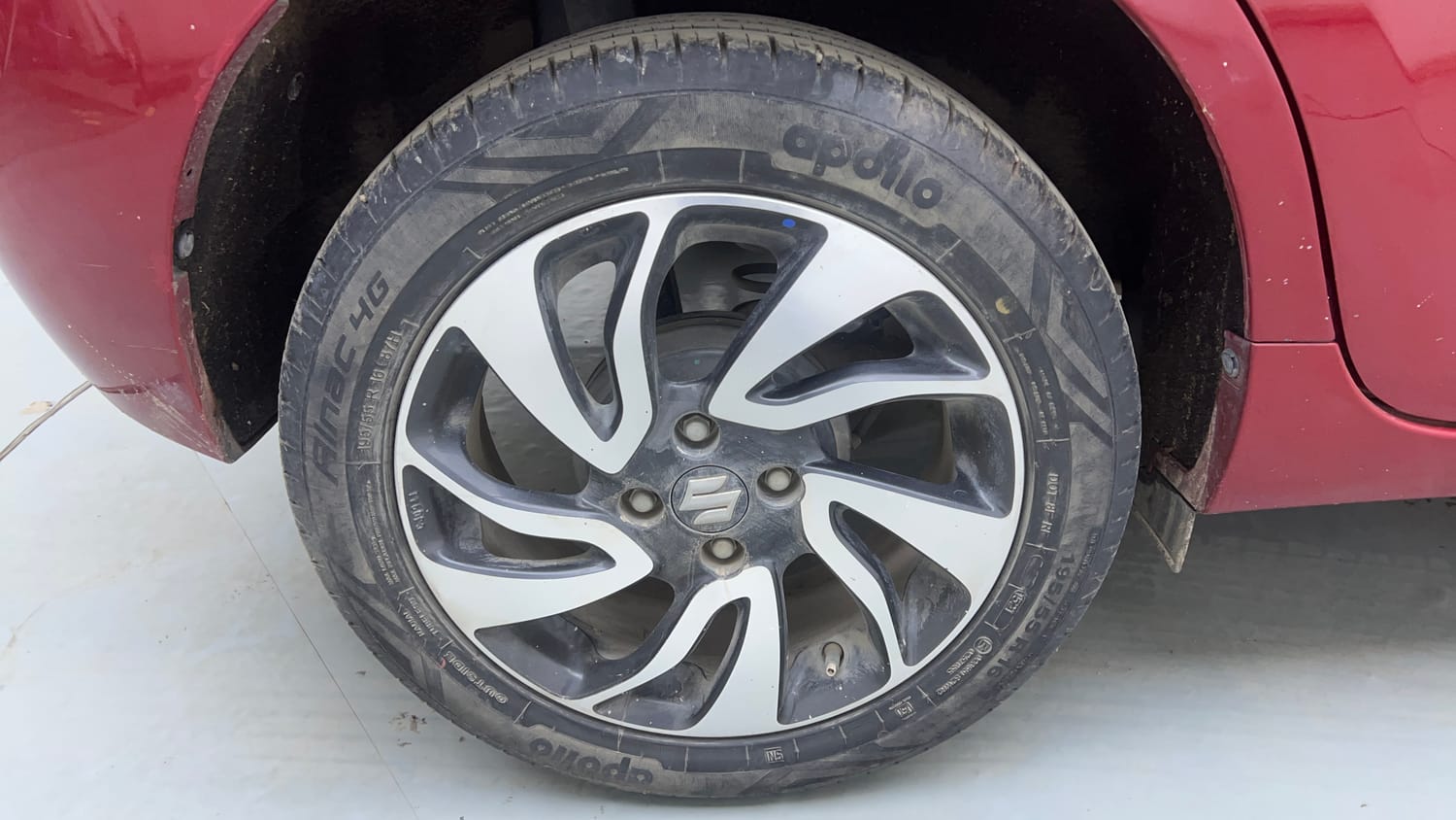 Used 2021 Maruti Suzuki Baleno Zeta Petrol Manual tyres RIGHT REAR TYRE RIM VIEW