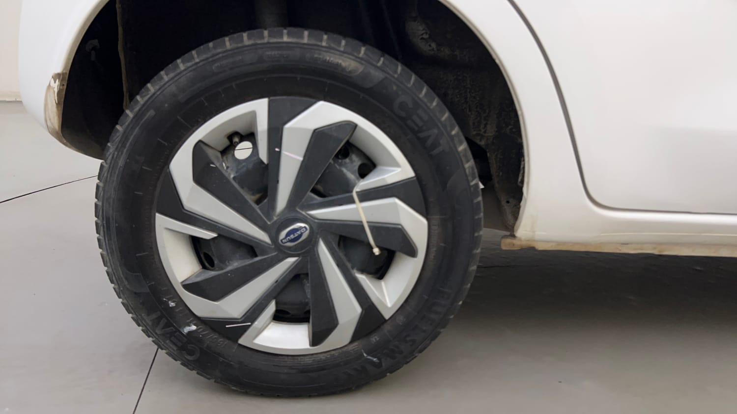 Used 2020 Datsun Redi-GO T(O) 1.0 AMT Petrol Automatic tyres RIGHT REAR TYRE RIM VIEW