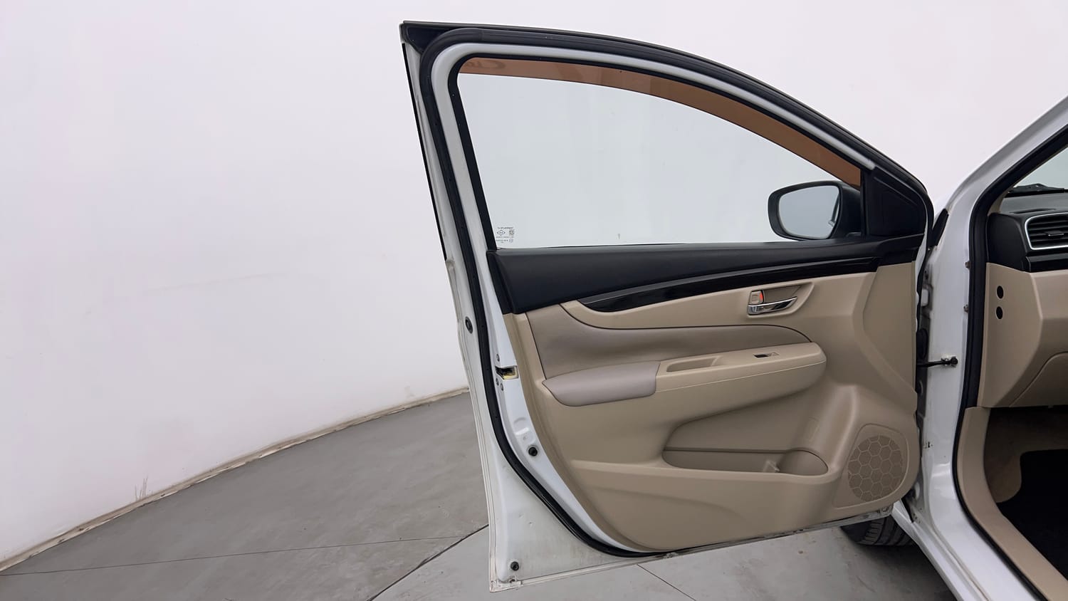 Used 2015 Maruti Suzuki Ciaz ZXI+ Petrol Manual interior LEFT FRONT DOOR OPEN VIEW