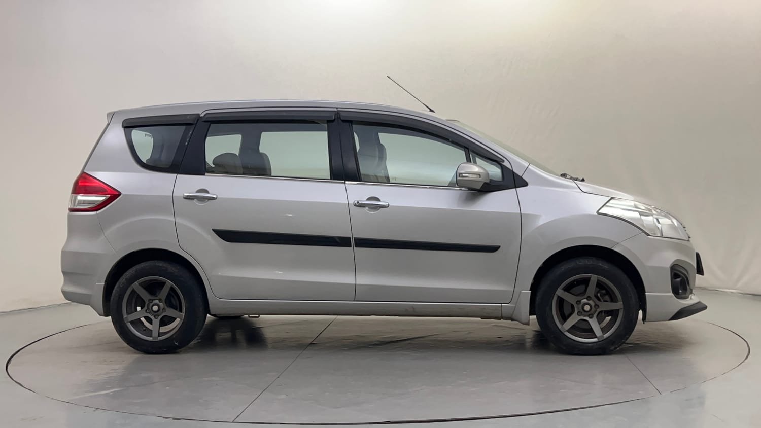 Used 2017 Maruti Suzuki Ertiga VXI AT Petrol Automatic exterior RIGHT SIDE VIEW