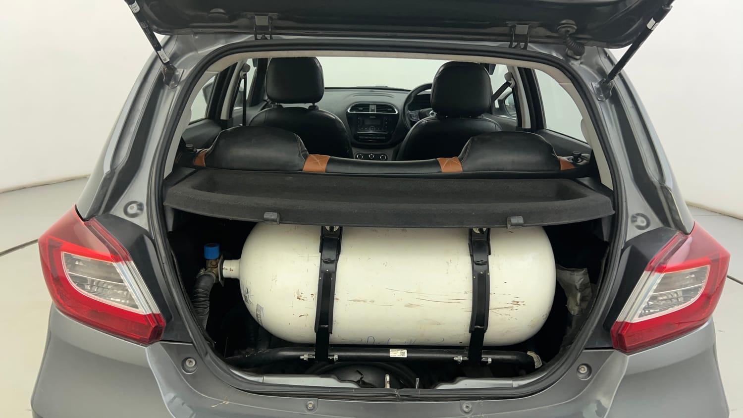 Used 2022 Tata Tiago XT CNG Cng Manual interior DICKY INSIDE VIEW