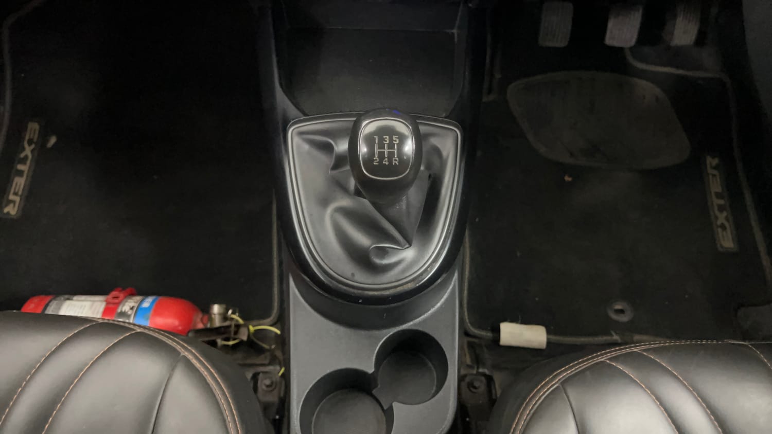 Used 2024 Hyundai Exter S 1.2 MT Hy-CNG Duo Cng Manual interior GEAR  KNOB VIEW