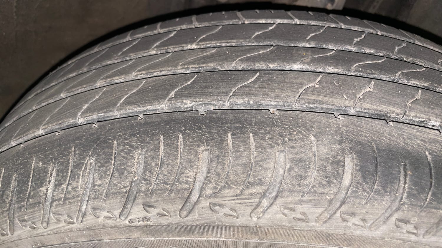 Used 2021 Renault Kiger RXZ Turbo CVT Petrol Automatic tyres RIGHT FRONT TYRE TREAD VIEW