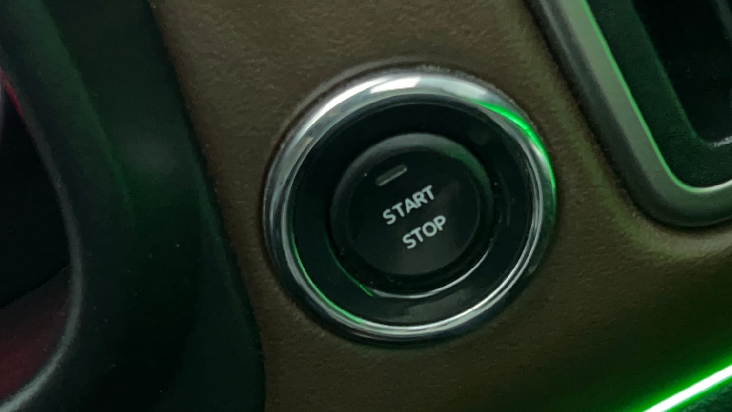 Used 2023 Mahindra Scorpio N Z8 L Petrol MT 7 STR Petrol Manual top_features Keyless start