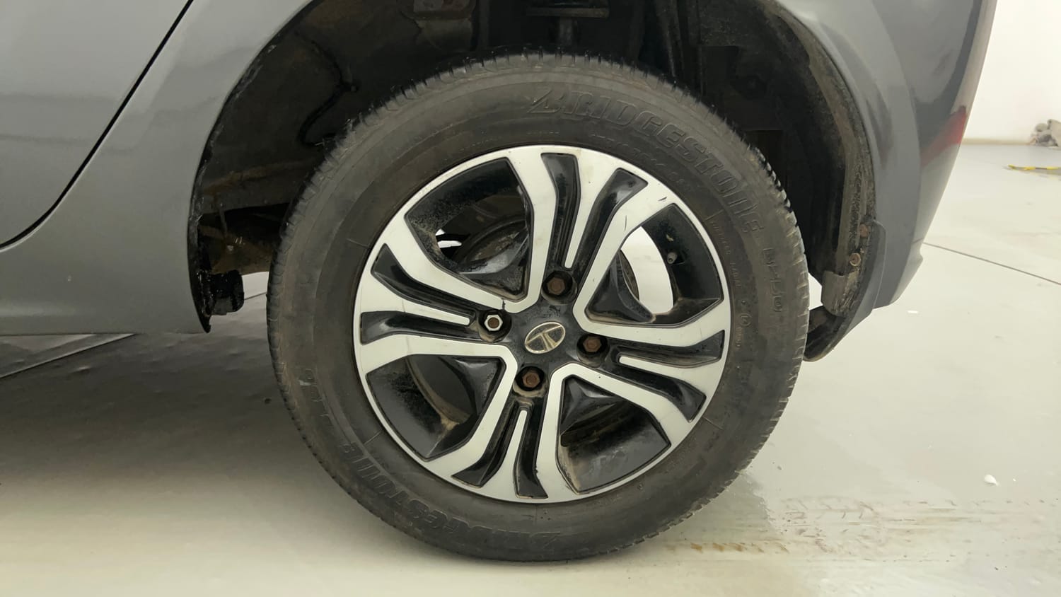Used 2022 Tata Tiago XT CNG Cng Manual tyres LEFT REAR TYRE RIM VIEW