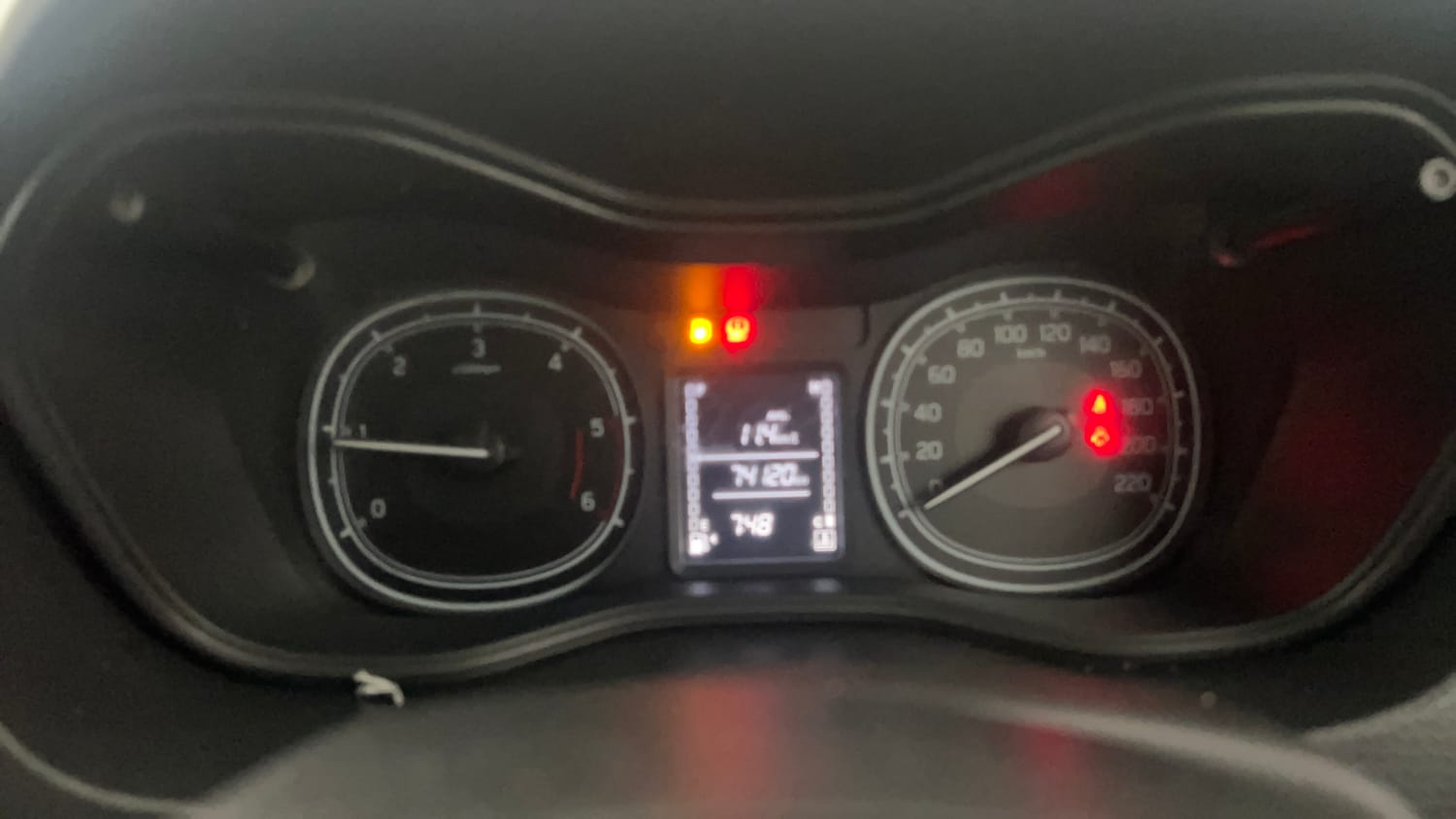 Used 2017 Maruti Suzuki Vitara Brezza LDi (O) Diesel Manual interior CLUSTERMETER VIEW