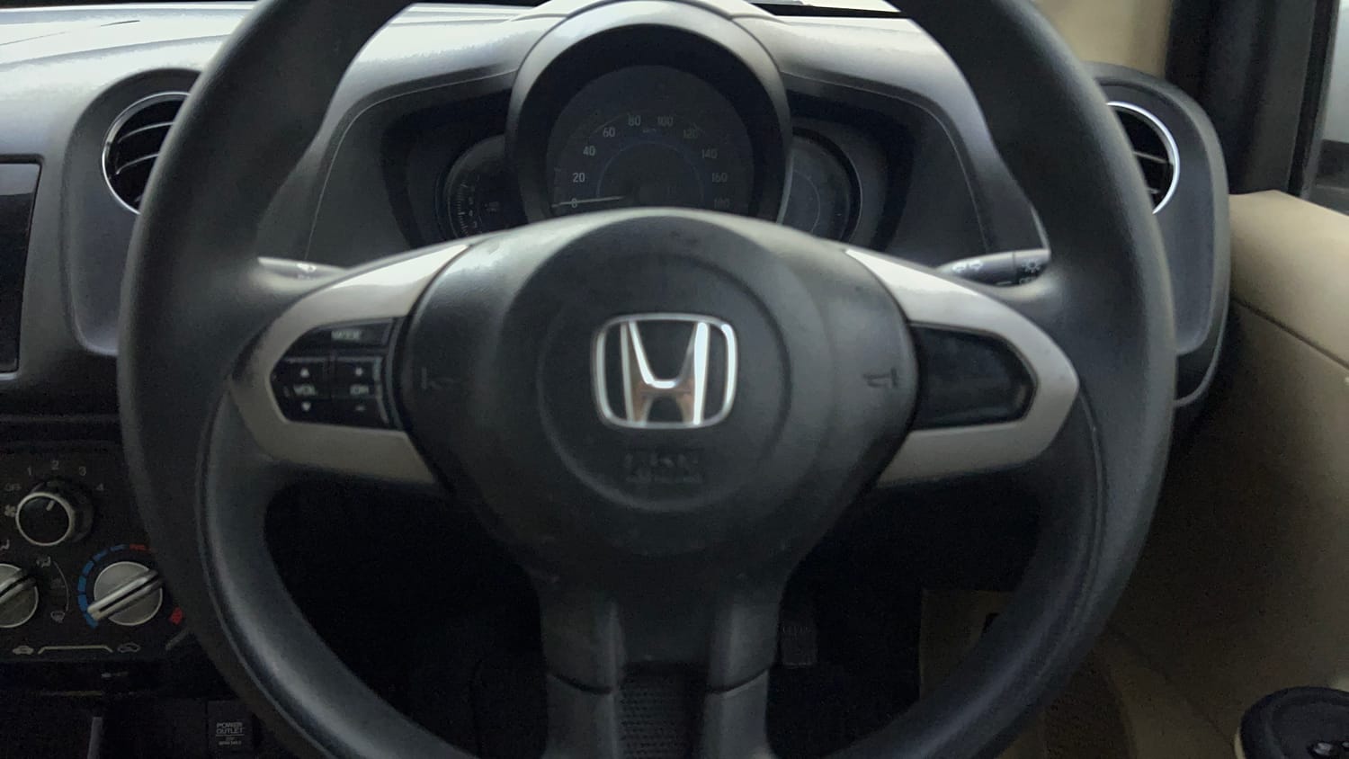 Used 2015 Honda Amaze 1.2 SX i-VTEC Petrol Manual top_features Airbags