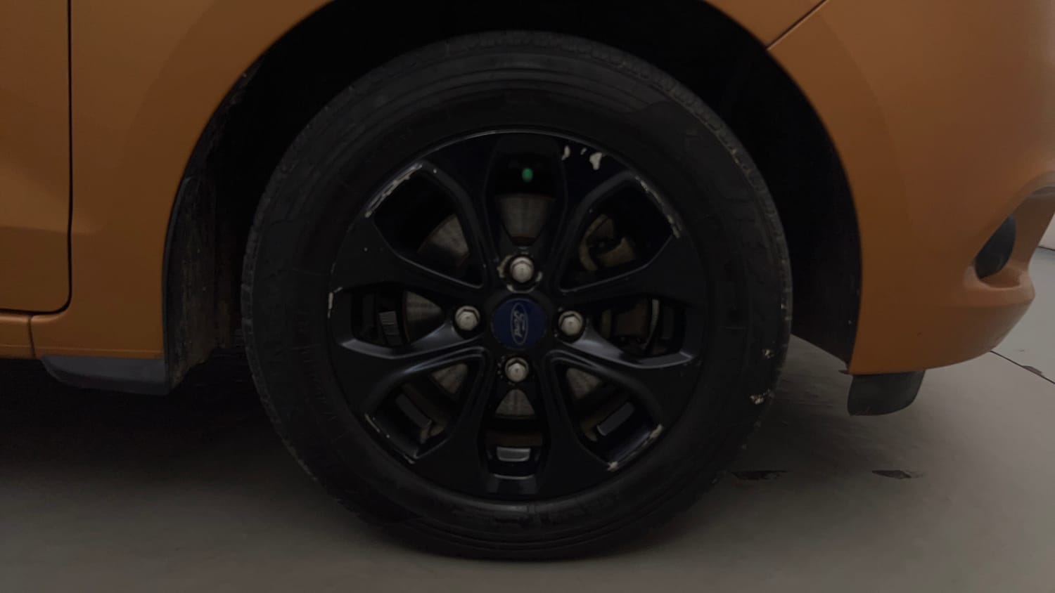 Used 2016 Ford Figo Titanium1.5 TDCi Diesel Manual tyres RIGHT FRONT TYRE RIM VIEW