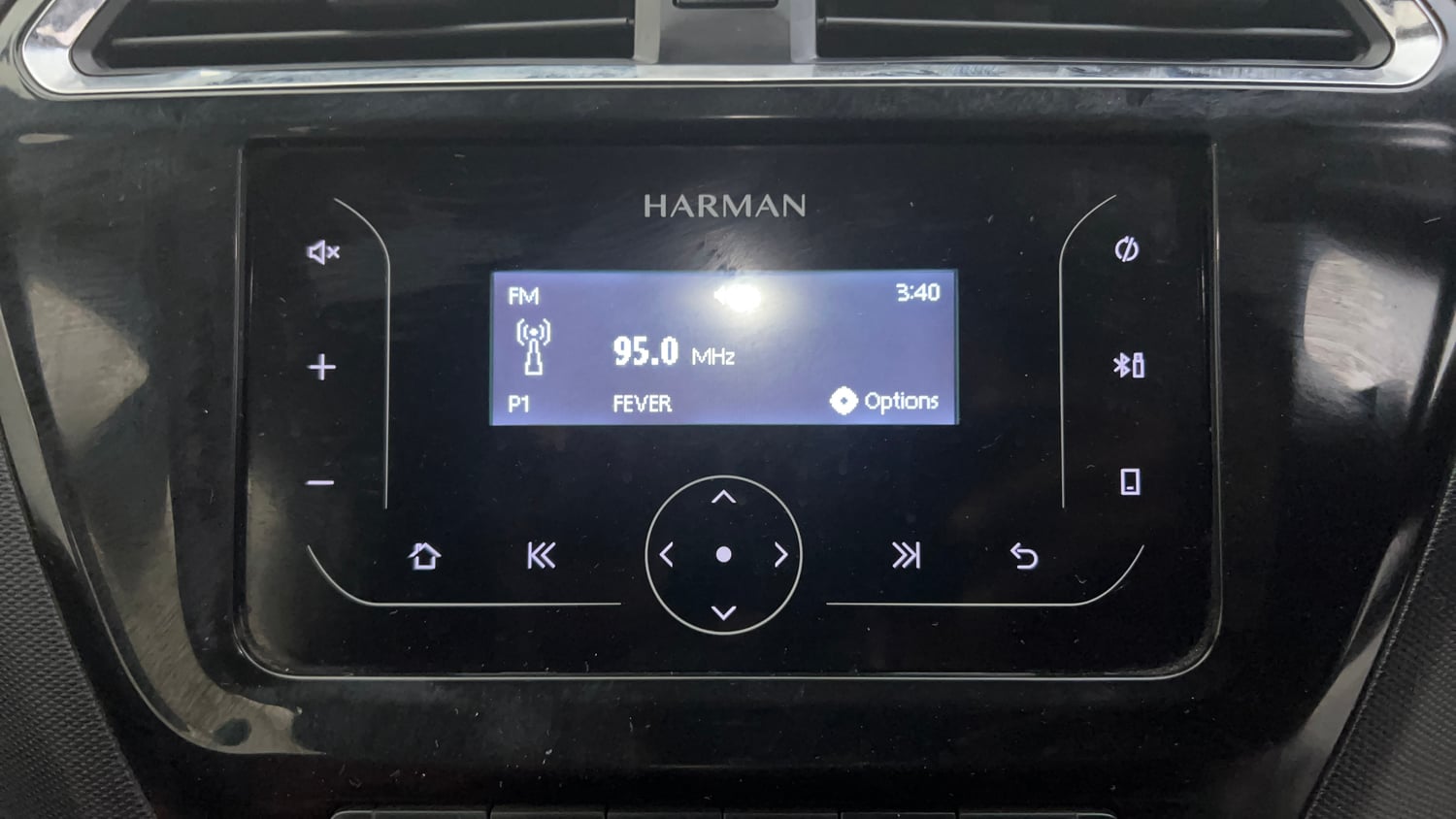 Used 2022 Tata Tiago XT CNG Cng Manual top_features Integrated (in-dash) music system