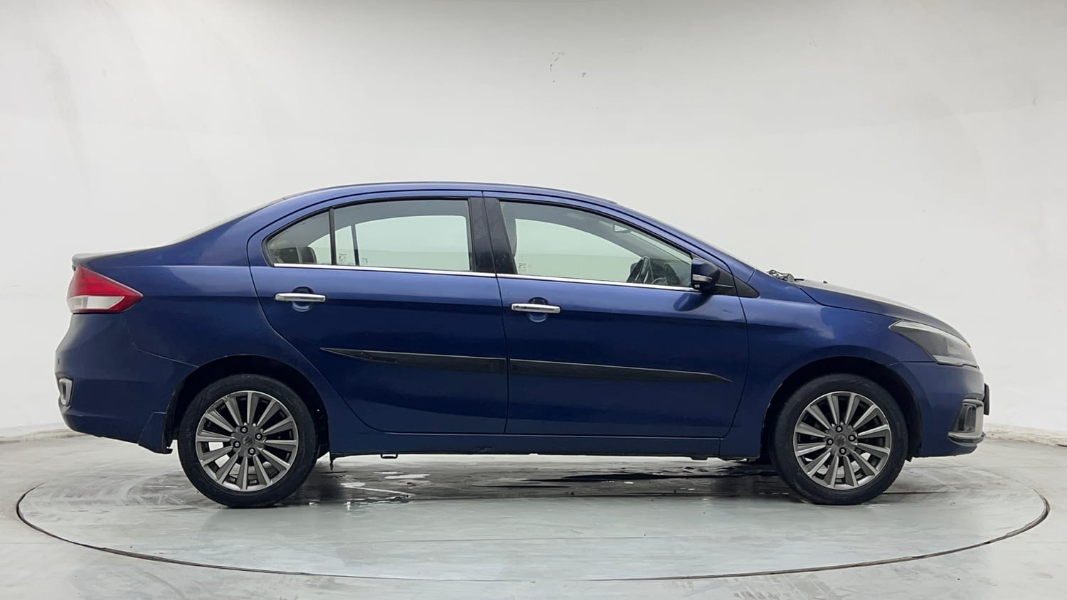 Used 2019 Maruti Suzuki Ciaz Alpha Hybrid 1.5 Petrol Manual exterior RIGHT SIDE VIEW