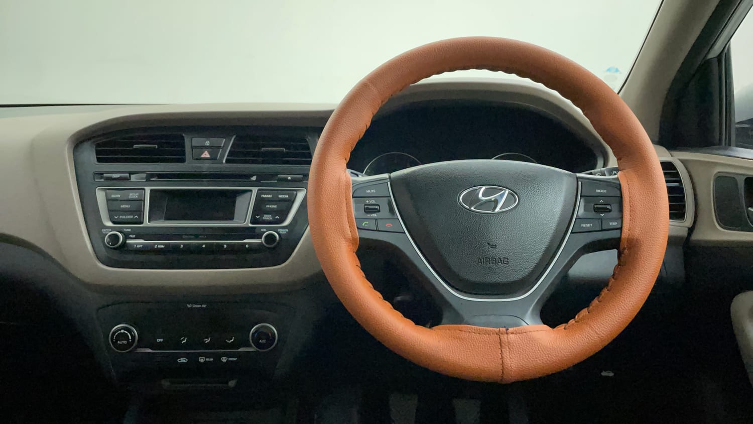 Used 2015 Hyundai Elite i20 Sportz 1.2 (O) Petrol Manual interior STEERING VIEW