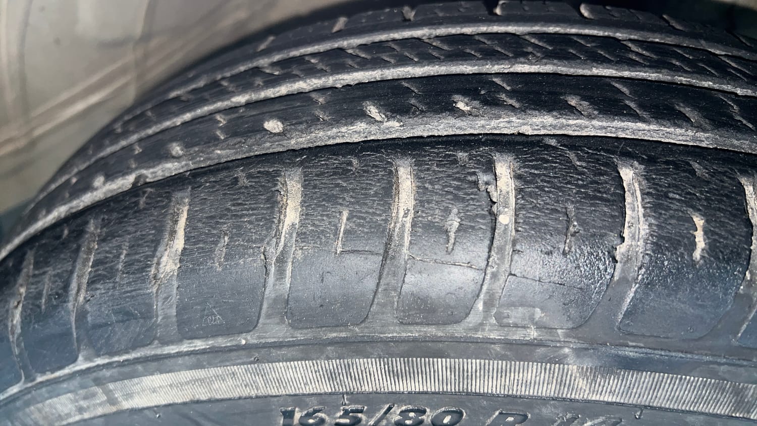 Used 2021 Maruti Suzuki Swift VXi Petrol Manual tyres RIGHT FRONT TYRE TREAD VIEW