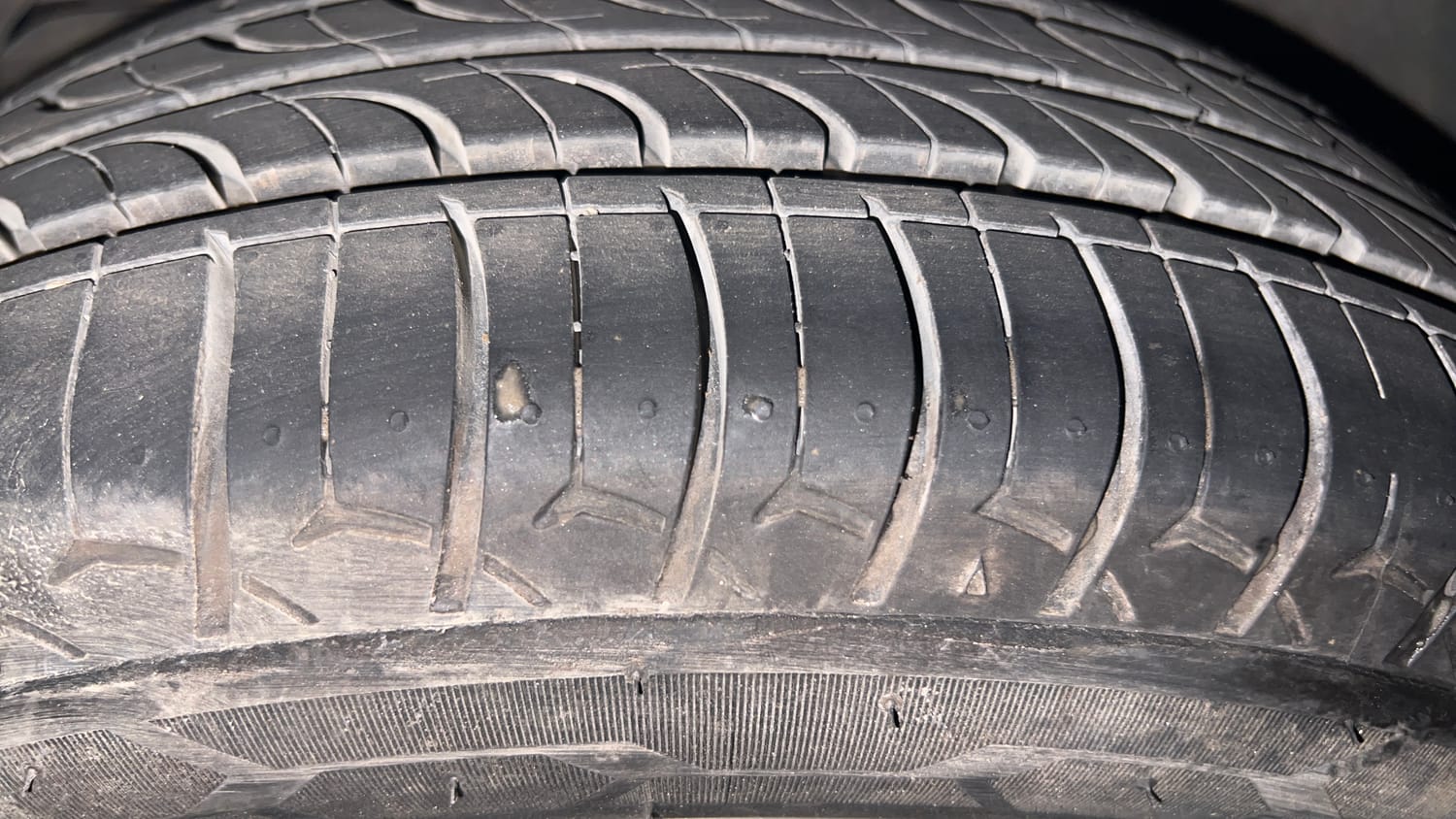 Used 2018 Tata Tiago Revotron XZ Petrol Manual tyres LEFT FRONT TYRE TREAD VIEW