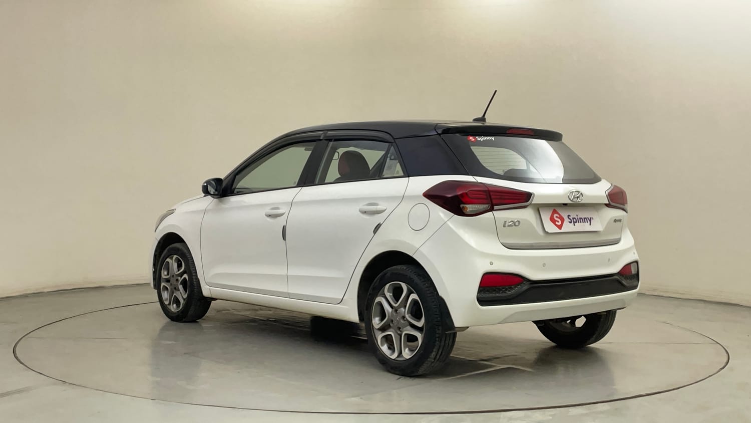 Used 2019 Hyundai Elite i20 Sportz Plus 1.2 Dual Tone Petrol Manual exterior LEFT REAR CORNER VIEW