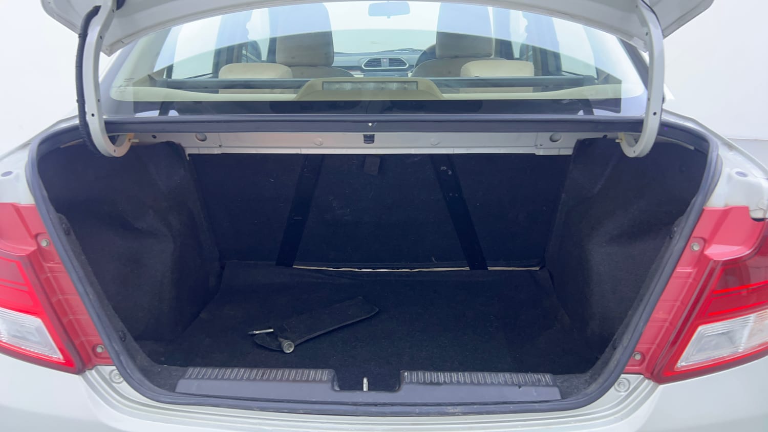 Used 2018 Maruti Suzuki Dzire VXi Petrol Manual interior DICKY INSIDE VIEW