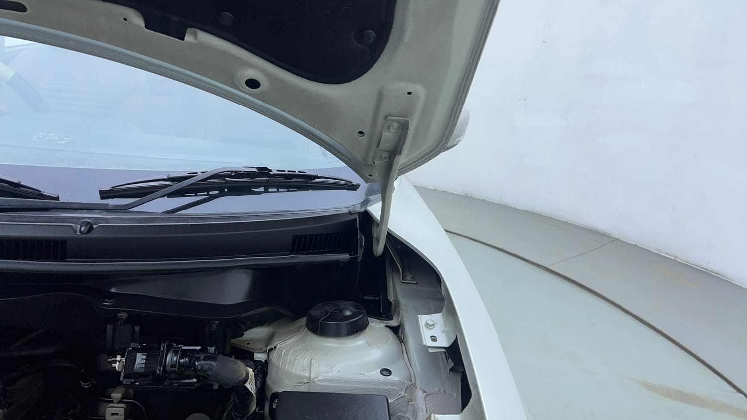 Used 2018 Maruti Suzuki Dzire VXi Petrol Manual engine ENGINE LEFT SIDE HINGE & APRON VIEW