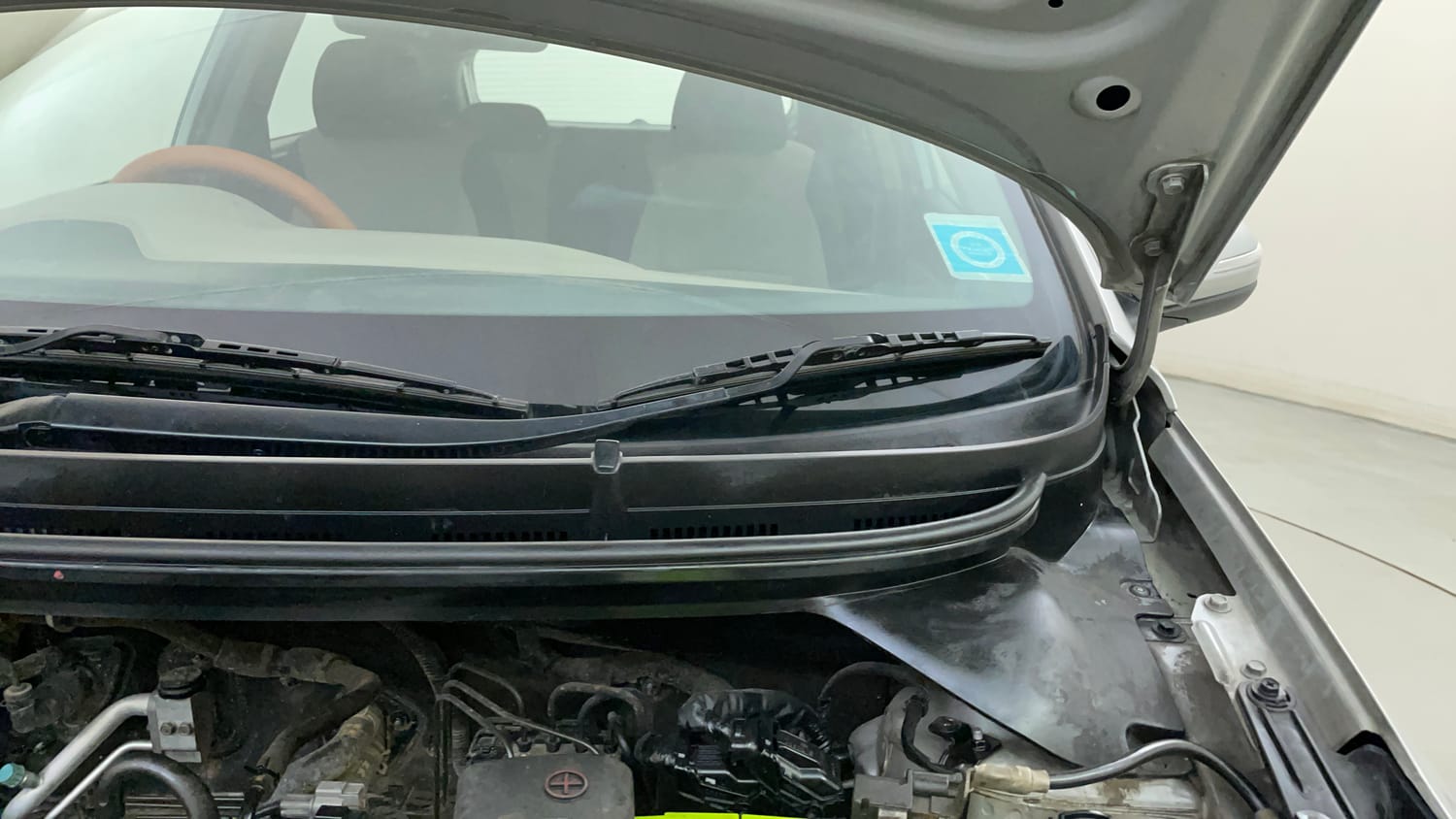 Used 2015 Hyundai Elite i20 Sportz 1.2 (O) Petrol Manual engine ENGINE LEFT SIDE HINGE & APRON VIEW