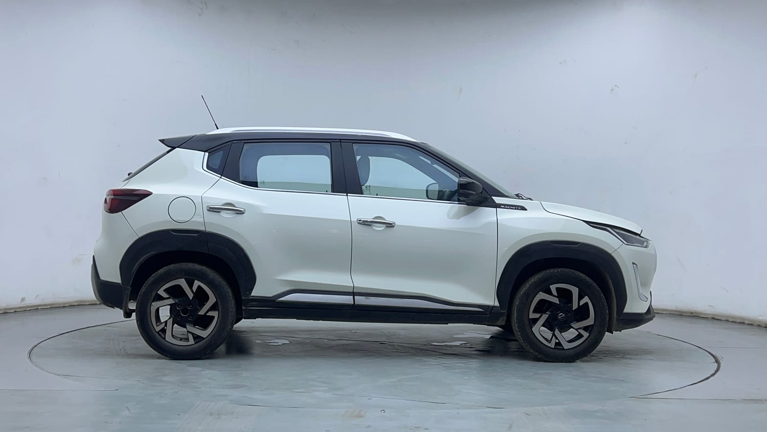 Used 2021 Nissan Magnite XV Premium Turbo CVT Petrol Automatic exterior RIGHT SIDE VIEW
