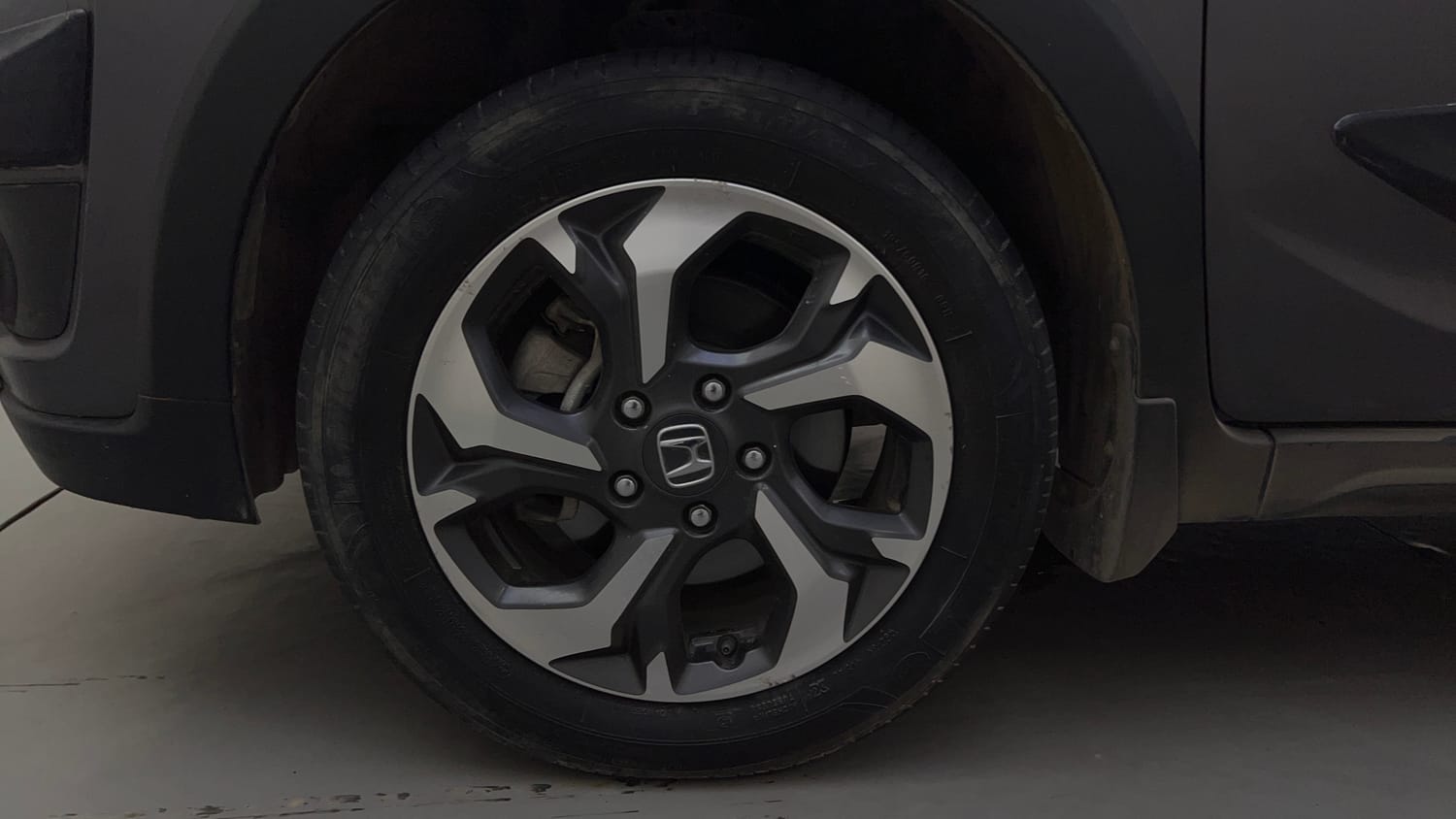 Used 2018 Honda BR-V V CVT Petrol Petrol Automatic tyres LEFT FRONT TYRE RIM VIEW