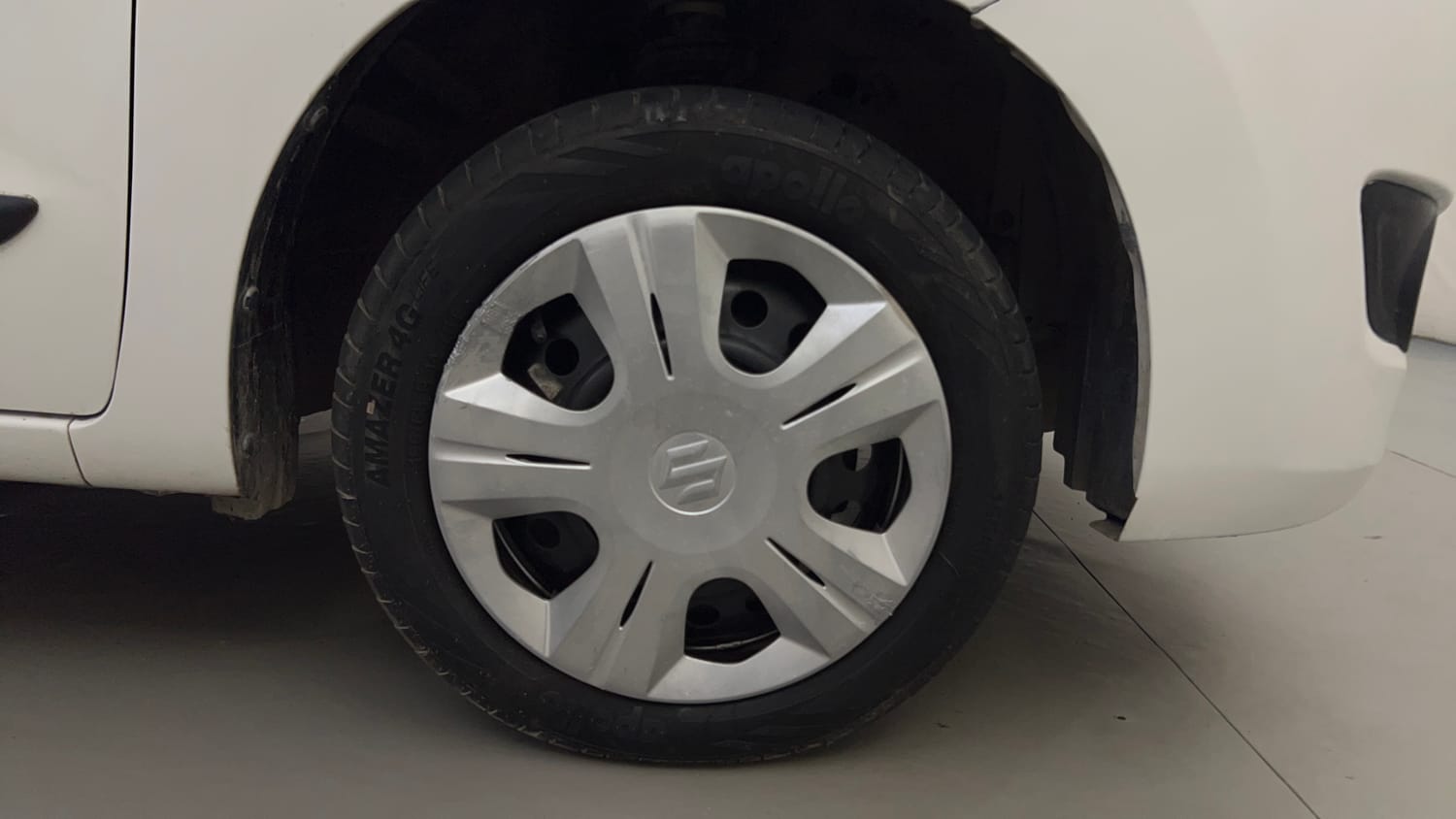 Used 2016 Maruti Suzuki Wagon R 1.0 VXI AMT Petrol Automatic tyres RIGHT FRONT TYRE RIM VIEW