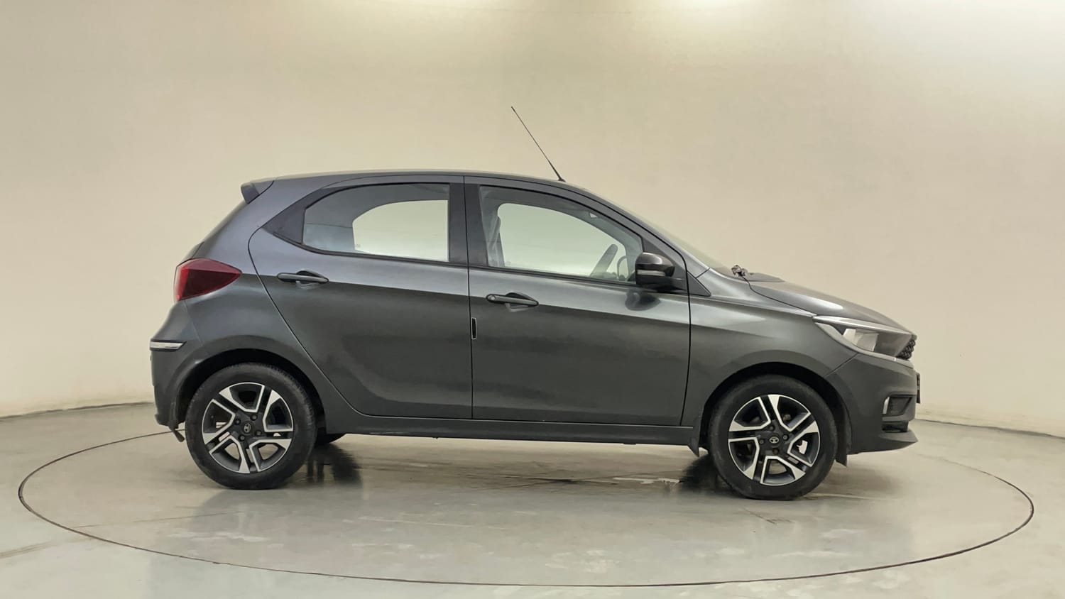 Used 2021 Tata Tiago XZ Plus Petrol Manual exterior RIGHT SIDE VIEW