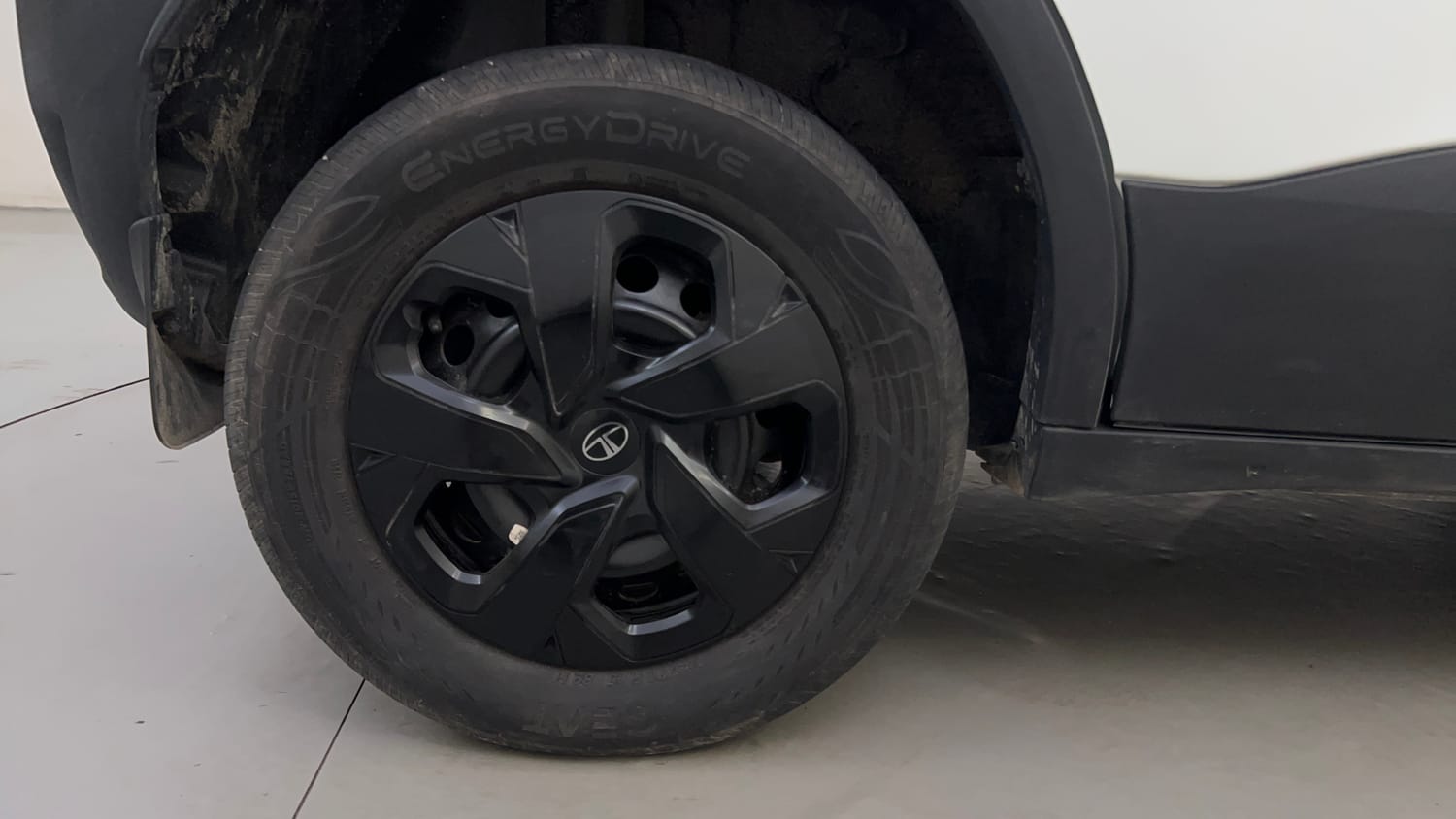 Used 2025 Tata Punch Adventure Plus AMT Petrol Automatic tyres RIGHT REAR TYRE RIM VIEW