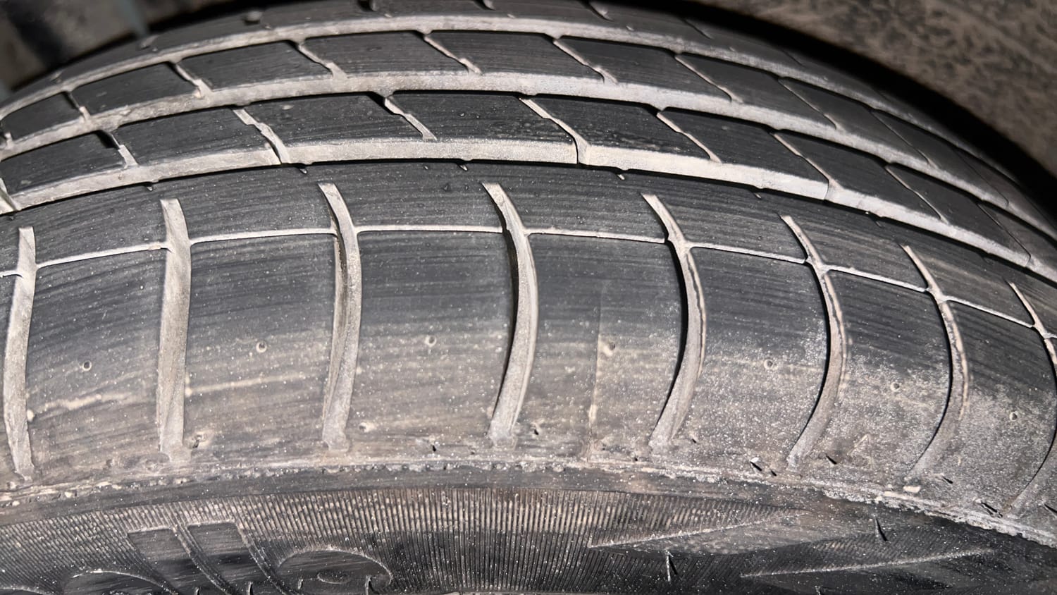 Used 2016 Maruti Suzuki Wagon R 1.0 VXI AMT Petrol Automatic tyres RIGHT REAR TYRE TREAD VIEW