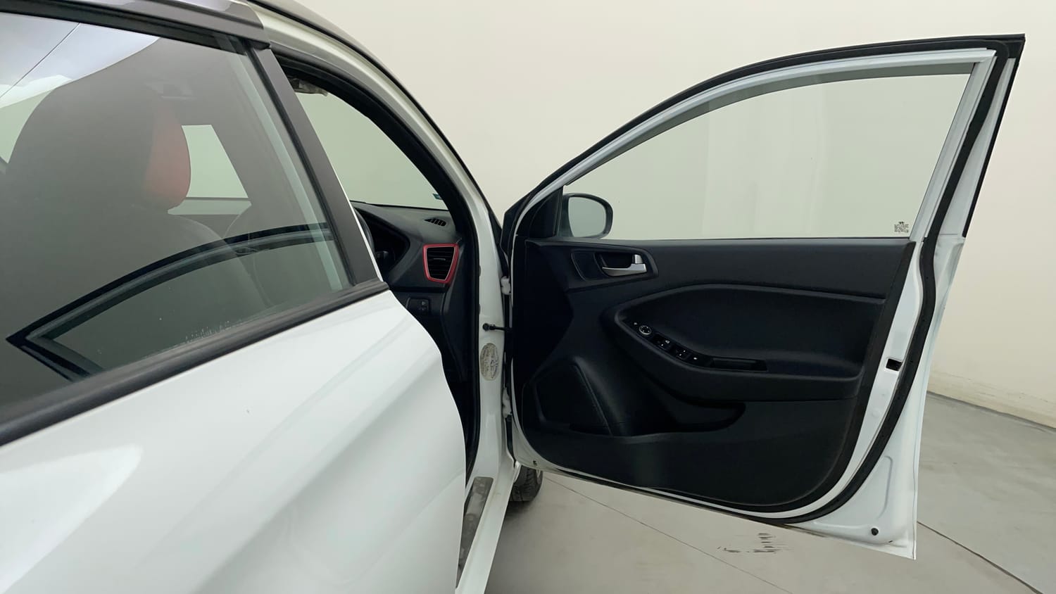 Used 2019 Hyundai Elite i20 Sportz Plus 1.2 Dual Tone Petrol Manual interior RIGHT FRONT DOOR OPEN VIEW