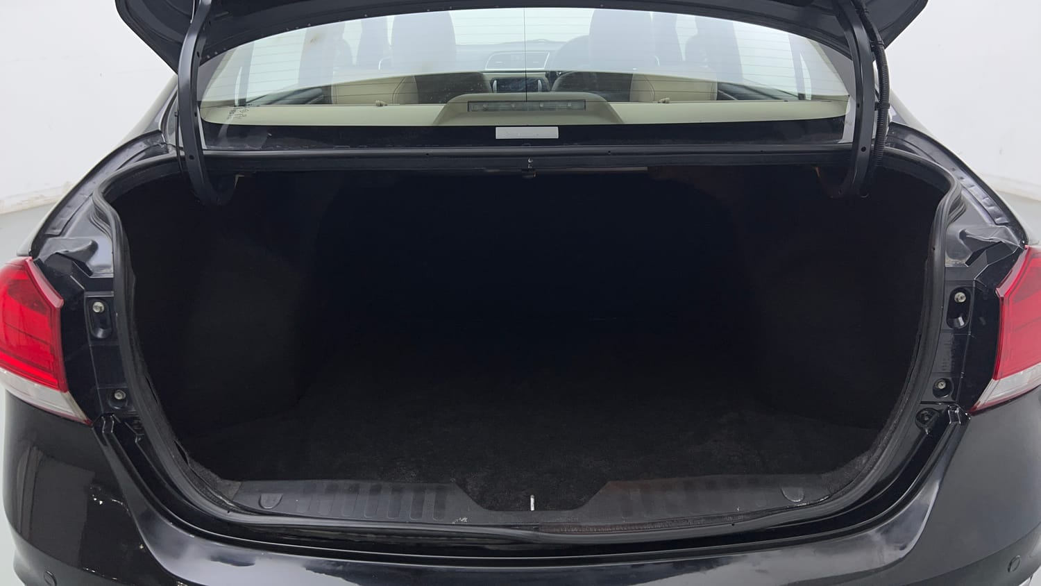 Used 2020 Maruti Suzuki Ciaz Alpha 1.5 AT Petrol Automatic interior DICKY INSIDE VIEW