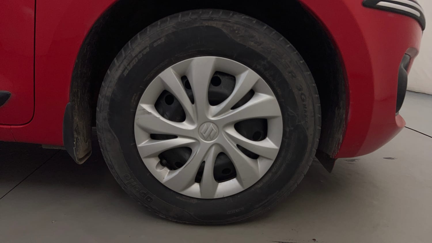 Used 2019 Maruti Suzuki Swift VXi AMT Petrol Automatic tyres RIGHT FRONT TYRE RIM VIEW