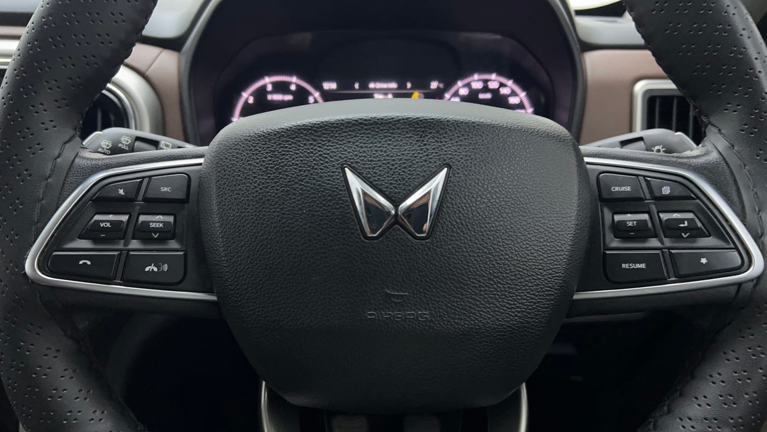 Used 2023 Mahindra Scorpio N Z8 L Petrol MT 7 STR Petrol Manual top_features Airbags