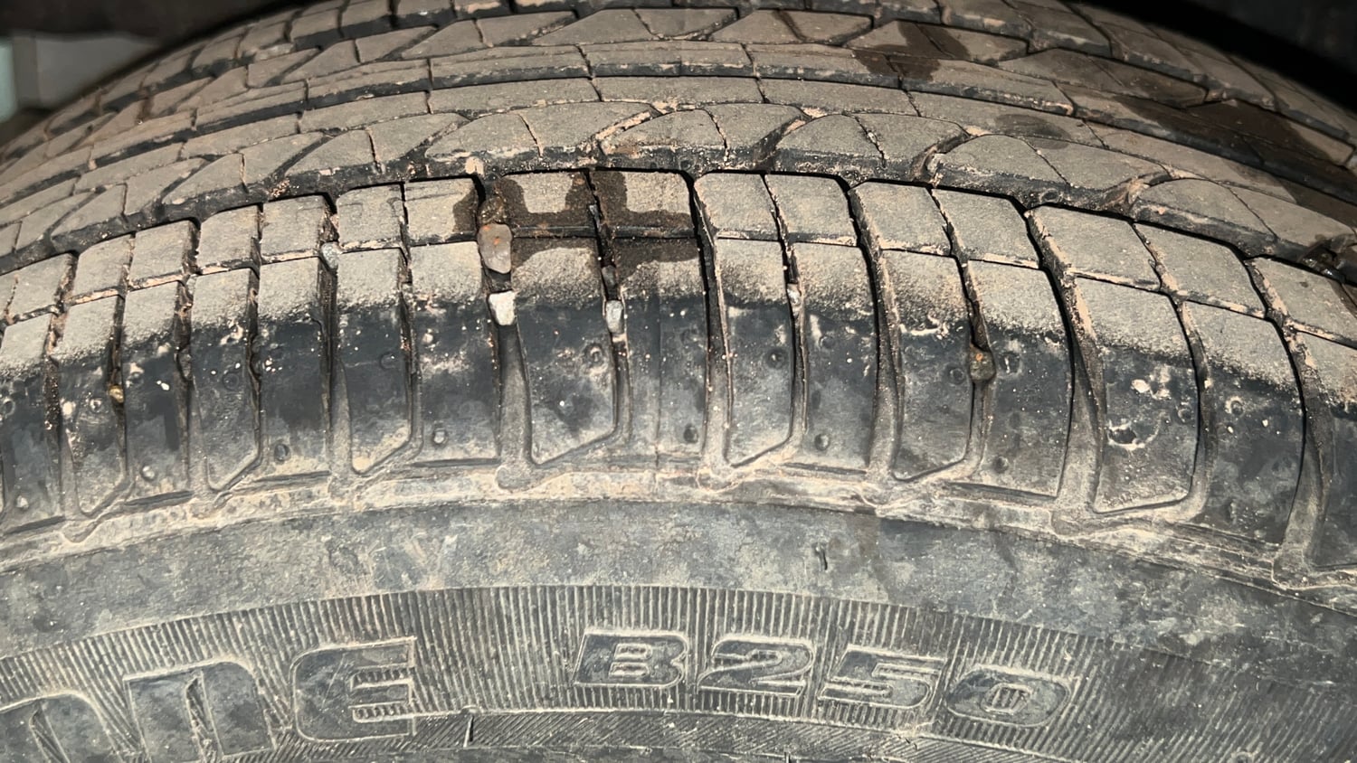 Used 2023 Tata Tigor XZA Plus Leatherette Pack Petrol Automatic tyres RIGHT REAR TYRE TREAD VIEW