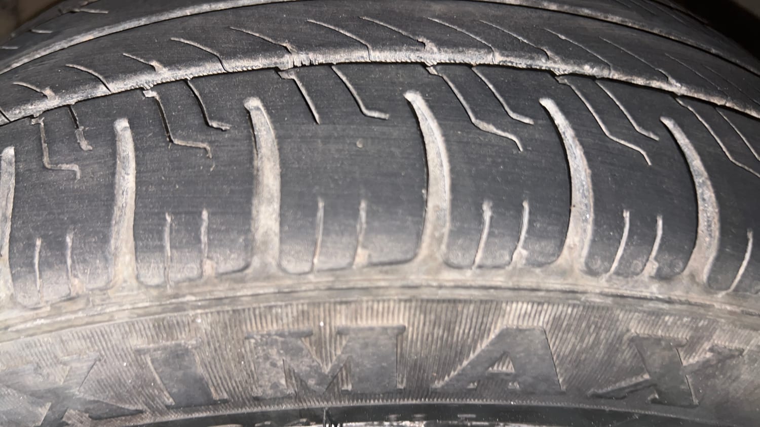 Used 2016 Ford Figo Titanium1.5 TDCi Diesel Manual tyres LEFT FRONT TYRE TREAD VIEW