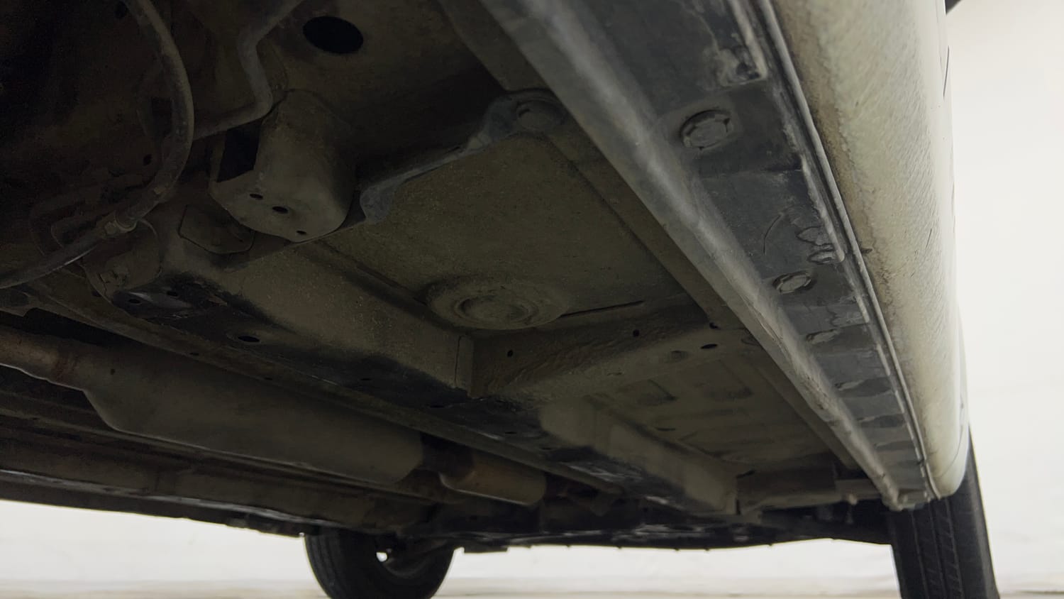 Used 2015 Maruti Suzuki Swift Lxi (O) Petrol Manual extra REAR RIGHT UNDERBODY VIEW