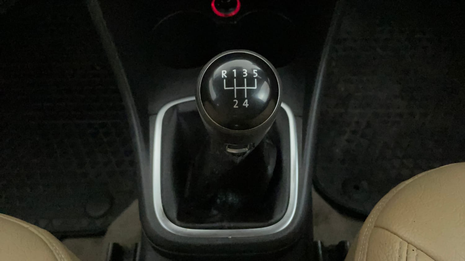 Used 2014 Volkswagen Polo Highline1.2L (P) Petrol Manual interior GEAR  KNOB VIEW