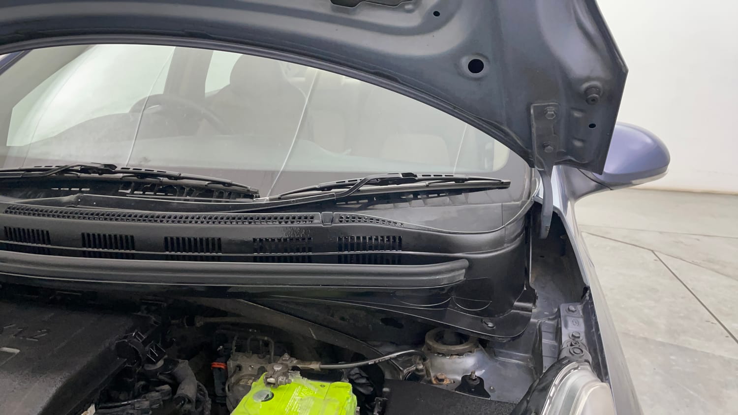 Used 2016 Hyundai Xcent SX 1.2 Petrol Manual engine ENGINE LEFT SIDE HINGE & APRON VIEW