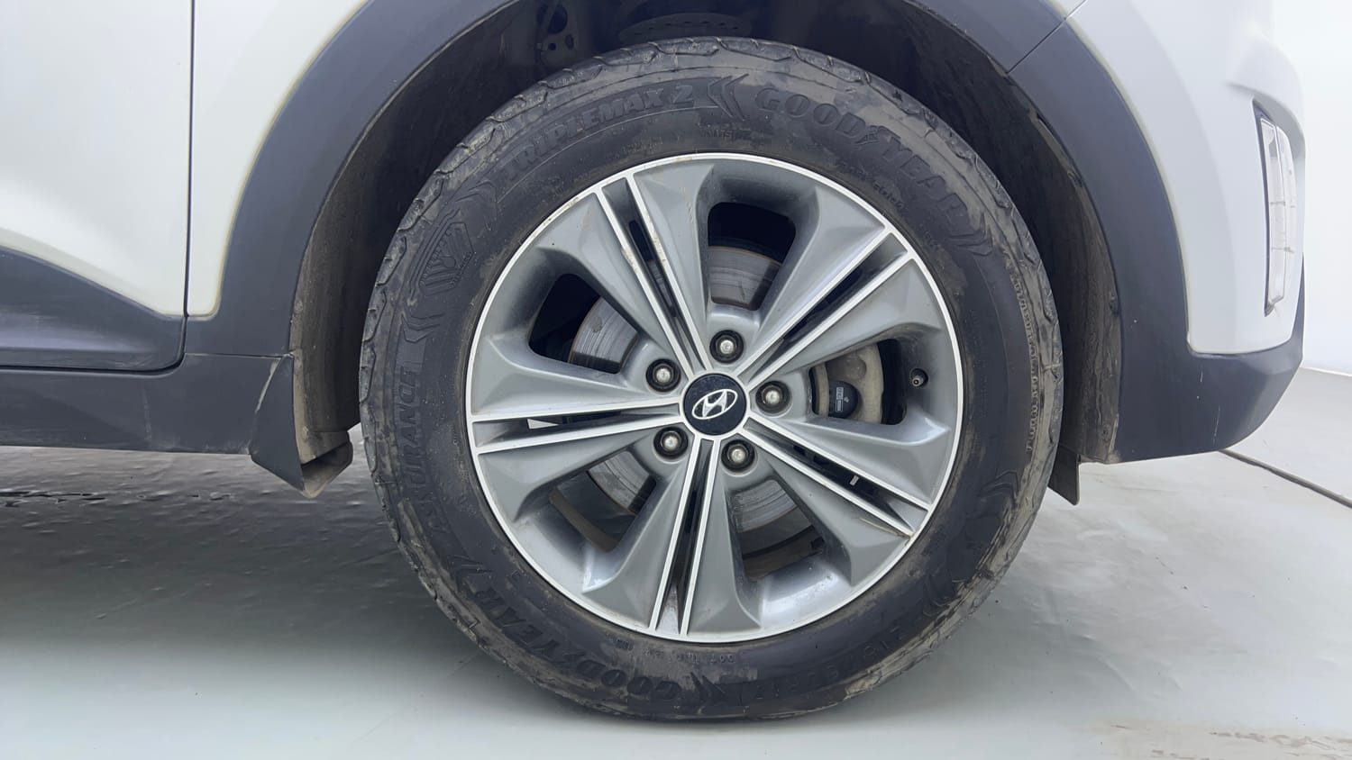 Used 2018 Hyundai Creta SX Plus 1.6 AT Petrol Petrol Automatic tyres RIGHT FRONT TYRE RIM VIEW